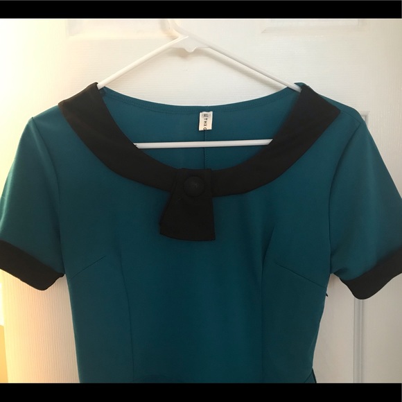 👗 Stunning Mod Dress ✨ - Picture 2 of 5